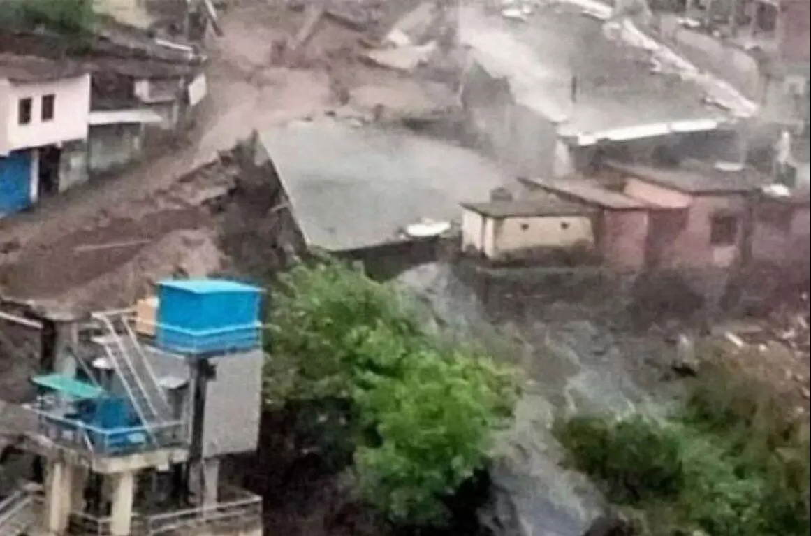 Uttarakhand: Cloud burst in Devprayag, ITIs three-storey building destroyed, many shops damaged